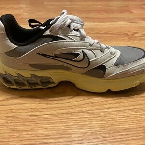 Nike Women's Zoom Air Fire 'Particle Grey Photon Dust’